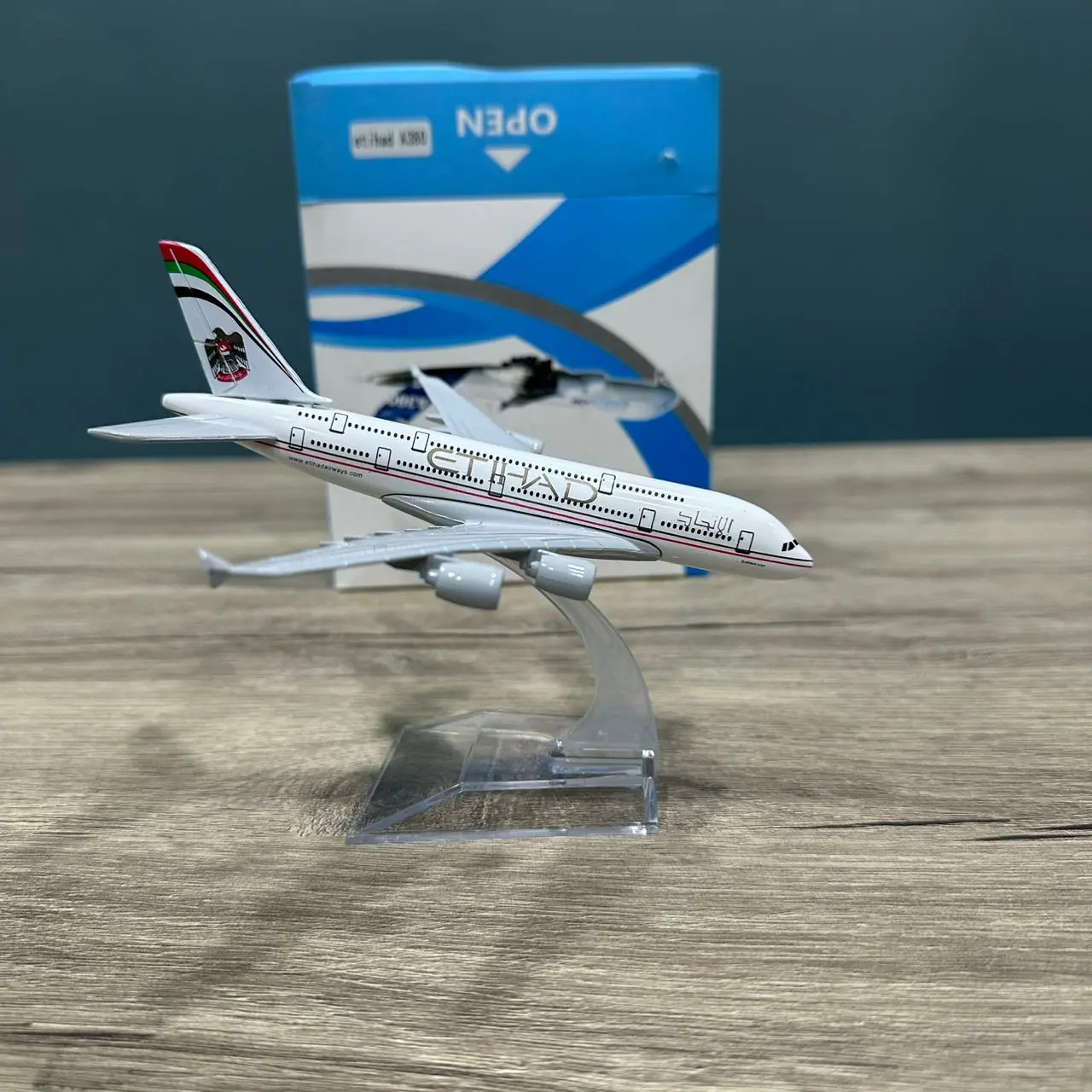 AVION MINI AIRCRAFT MODEL AIRBUS A380 ETIHAD 14CM AVEC SUPPORT EN METAL